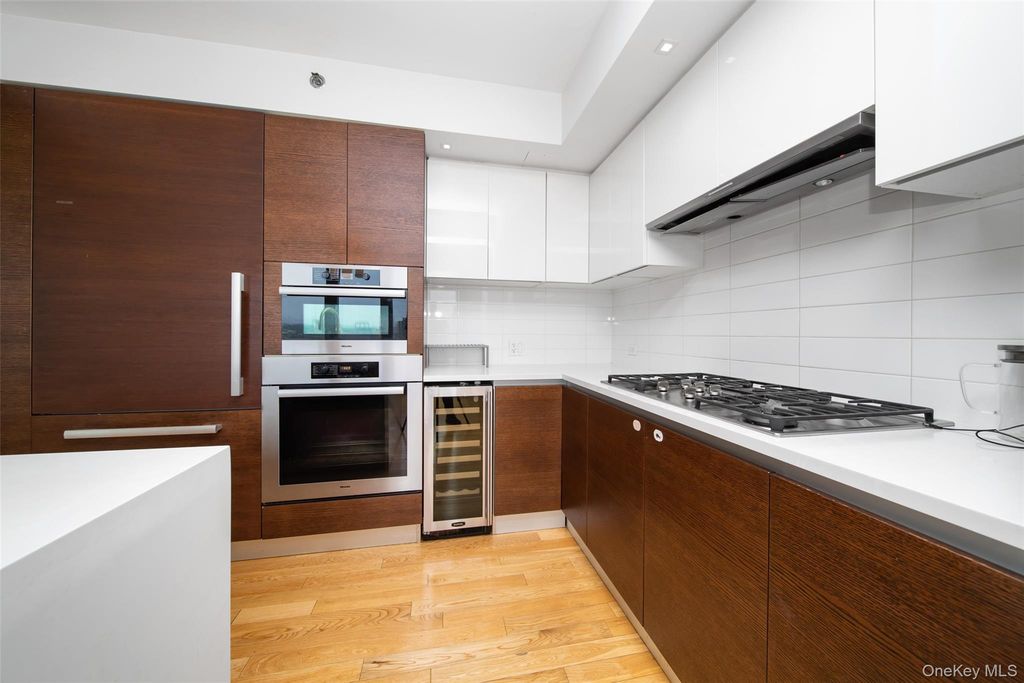 39-16 Prince Street PhB, Flushing, NY 11354 — exterior