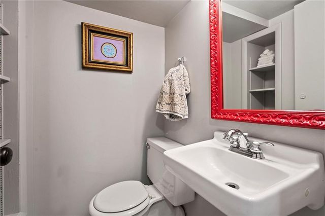 4900 W 79th Street, Prairie Village, KS 66208