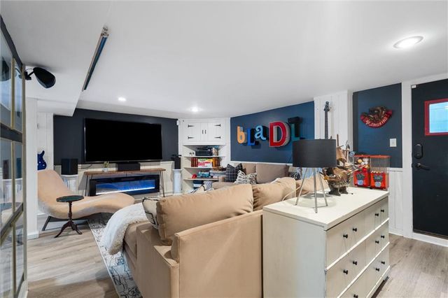 4900 W 79th Street, Prairie Village, KS 66208