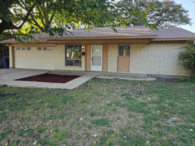 3325 Lariat Lane, Garland, TX 75042