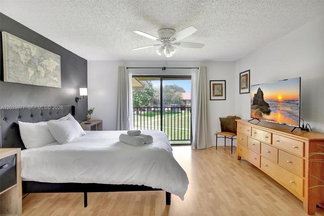 5821 Washington Street 30, Hollywood, FL 33023
