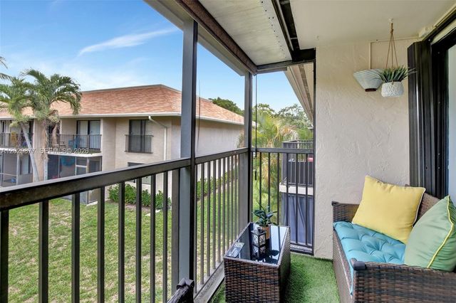 5821 Washington Street 30, Hollywood, FL 33023