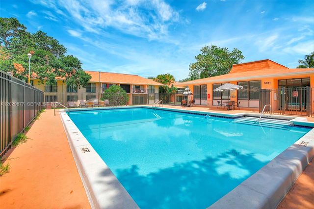 5821 Washington Street 30, Hollywood, FL 33023