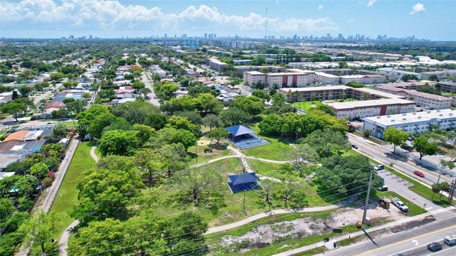 5821 Washington Street 30, Hollywood, FL 33023