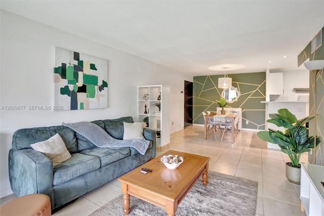 5821 Washington Street 30, Hollywood, FL 33023