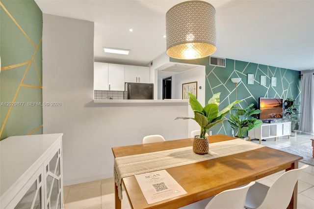 5821 Washington Street 30, Hollywood, FL 33023