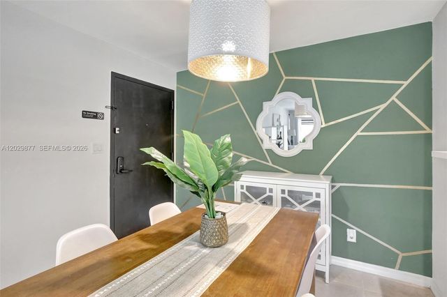 5821 Washington Street 30, Hollywood, FL 33023