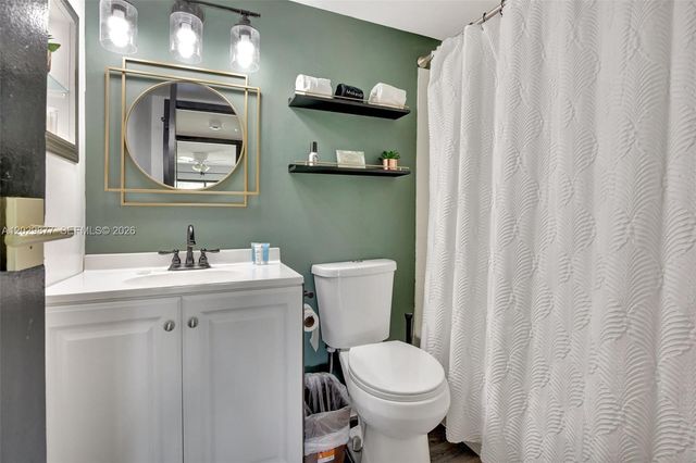 5821 Washington Street 30, Hollywood, FL 33023