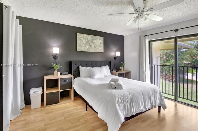 5821 Washington Street 30, Hollywood, FL 33023