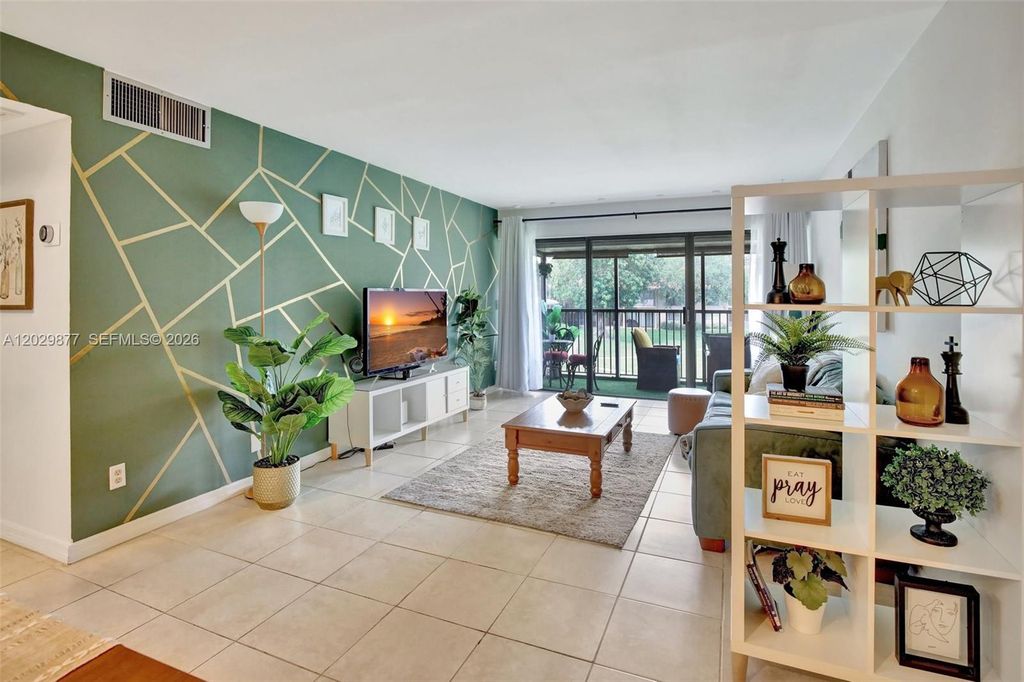 5821 Washington Street 30, Hollywood, FL 33023