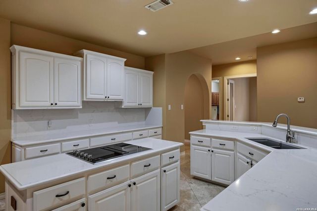 8 ORSINGER FRG, San Antonio, TX 78230