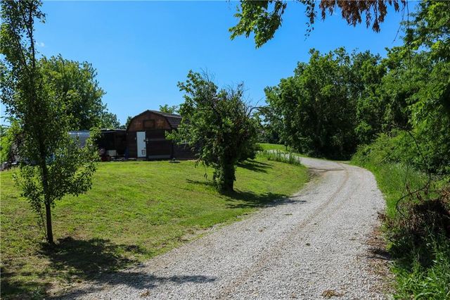 10259 S Perry Road, Orrick, MO 64077