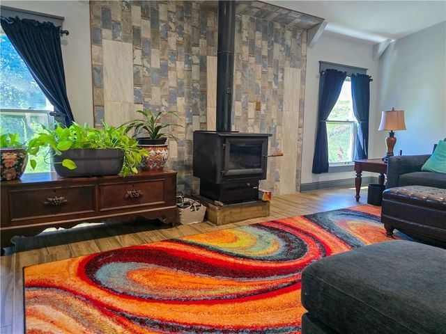10259 S Perry Road, Orrick, MO 64077