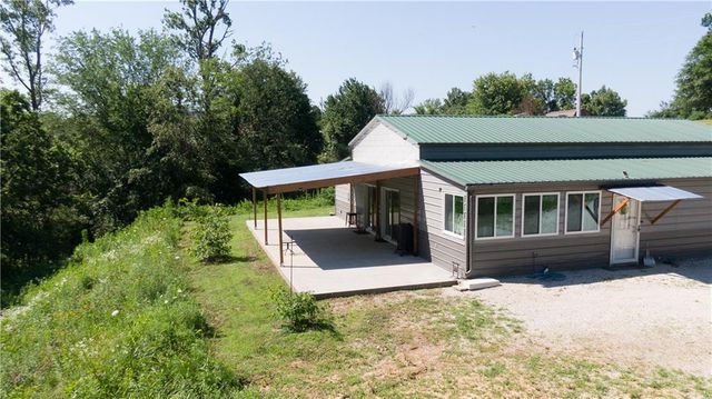 10259 S Perry Road, Orrick, MO 64077
