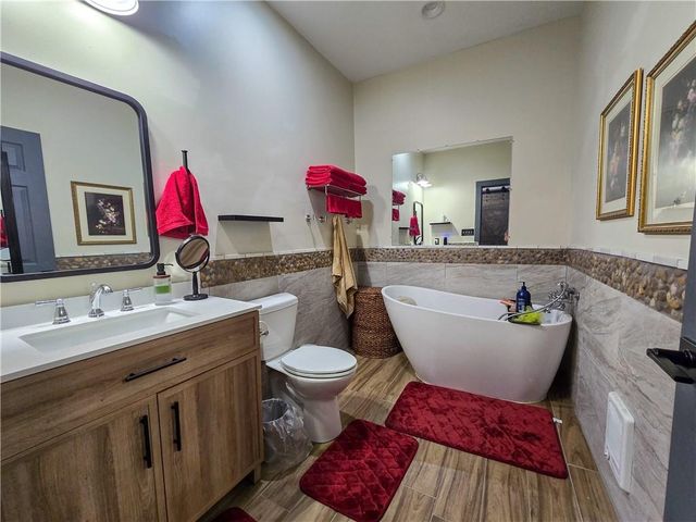 10259 S Perry Road, Orrick, MO 64077