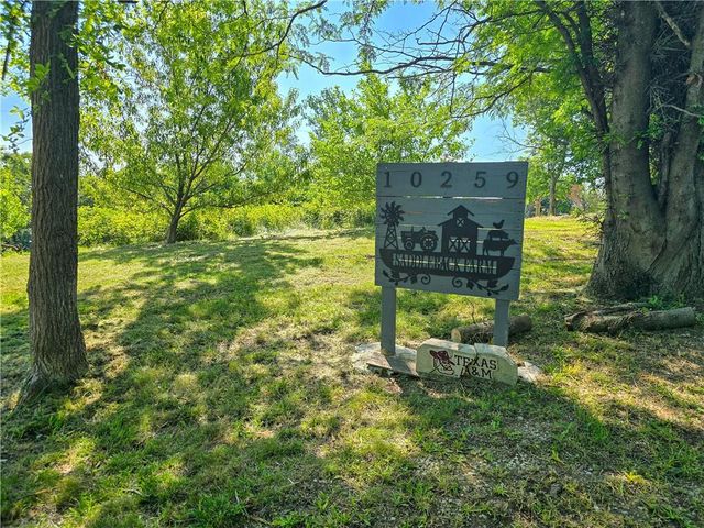 10259 S Perry Road, Orrick, MO 64077