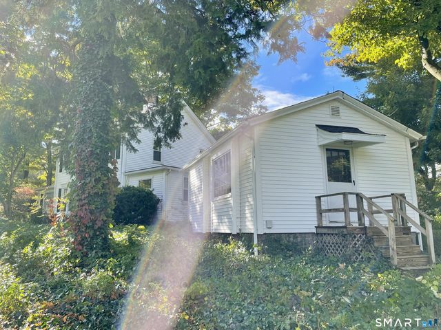 86 Main Street, Newtown, CT 06470
