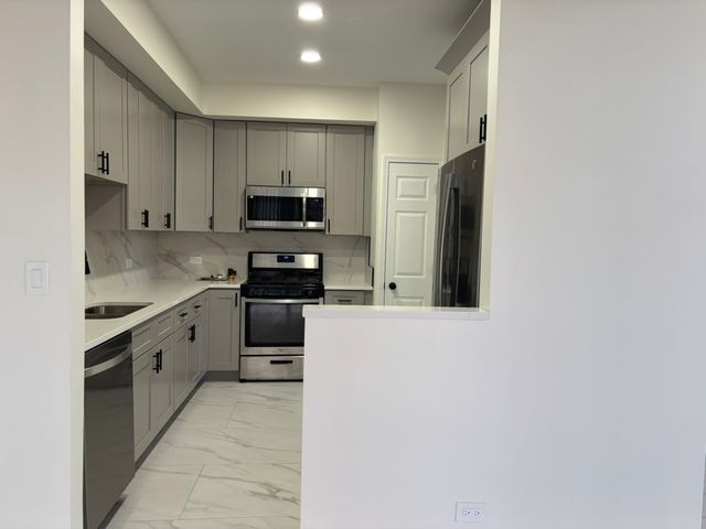 1150 Regency Drive, Schaumburg, IL 60193