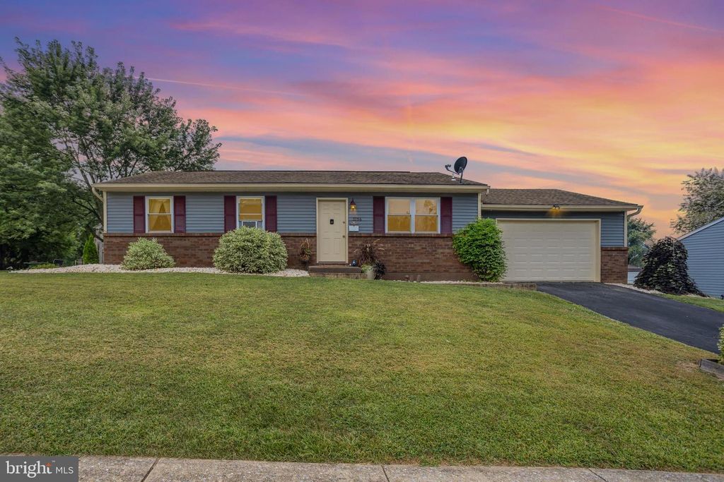 3756 FOX CHASE DR, Dover, PA 17315