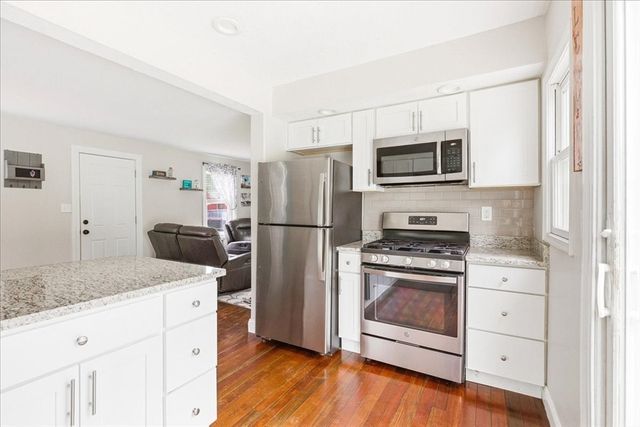 9 Douglas Ave, Norwell, MA 02061