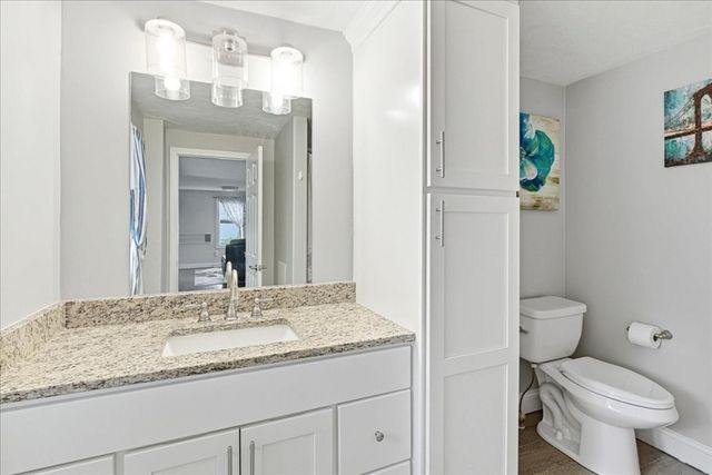 9 Douglas Ave, Norwell, MA 02061