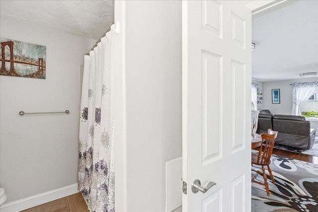 9 Douglas Ave, Norwell, MA 02061