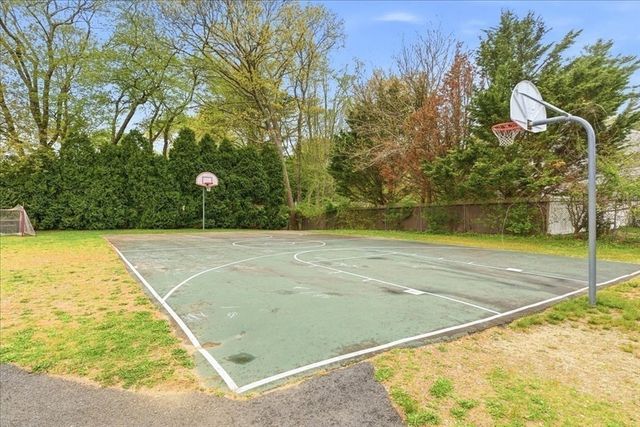 9 Douglas Ave, Norwell, MA 02061