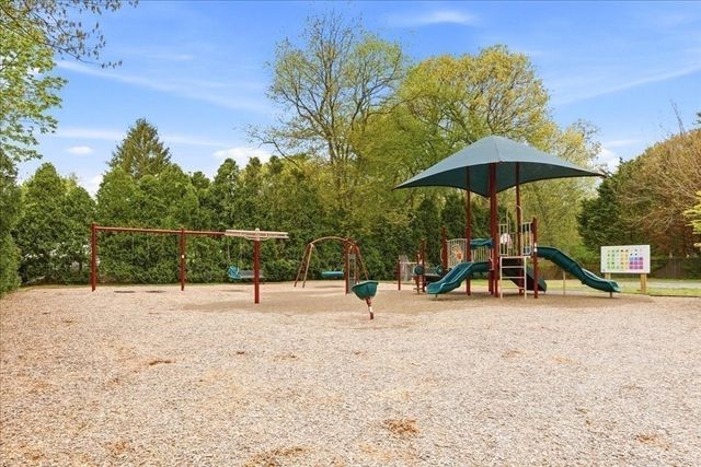9 Douglas Ave, Norwell, MA 02061