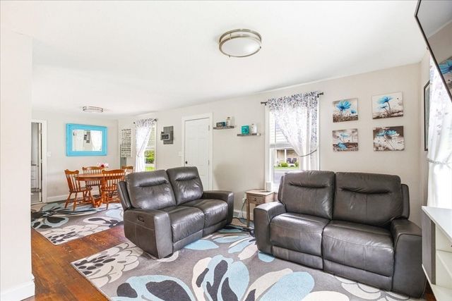 9 Douglas Ave, Norwell, MA 02061