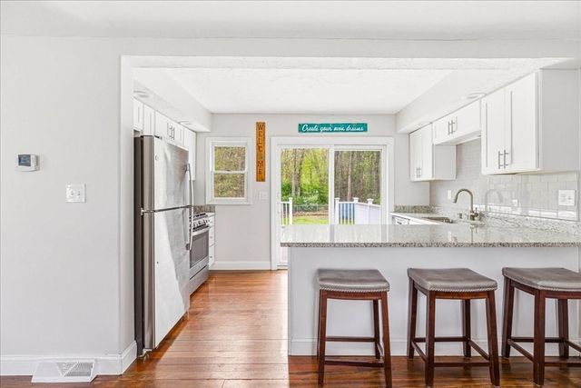 9 Douglas Ave, Norwell, MA 02061