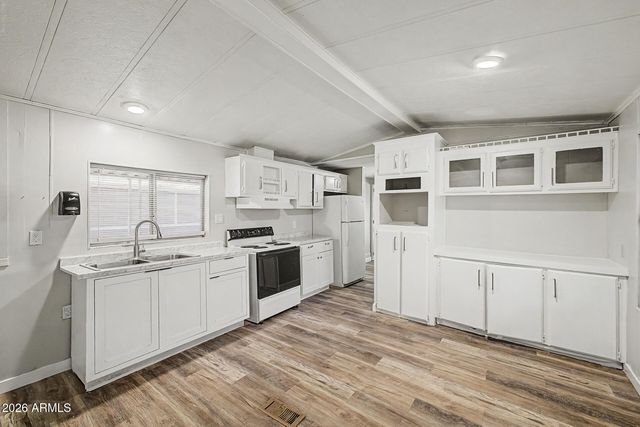 8601 N 71st Avenue 83, Glendale, AZ 85301