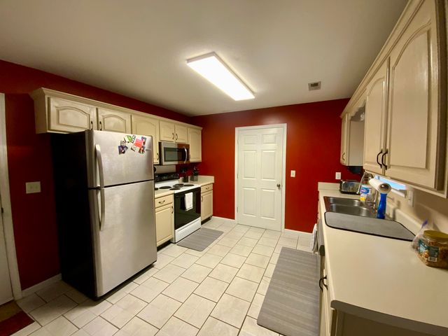 634 N Peppercorn Lane, Rossville, GA 30741