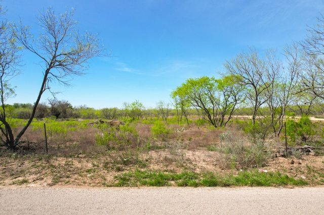 1505 Barth RD, Dale, TX 78616