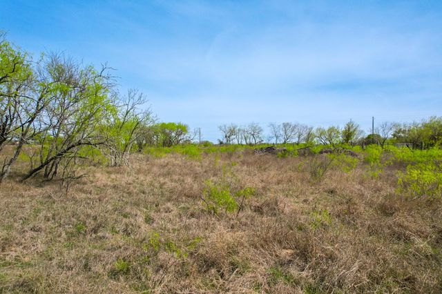 1505 Barth RD, Dale, TX 78616