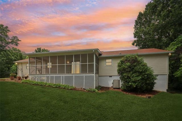 2810 Quillians Court, Gainesville, GA 30506
