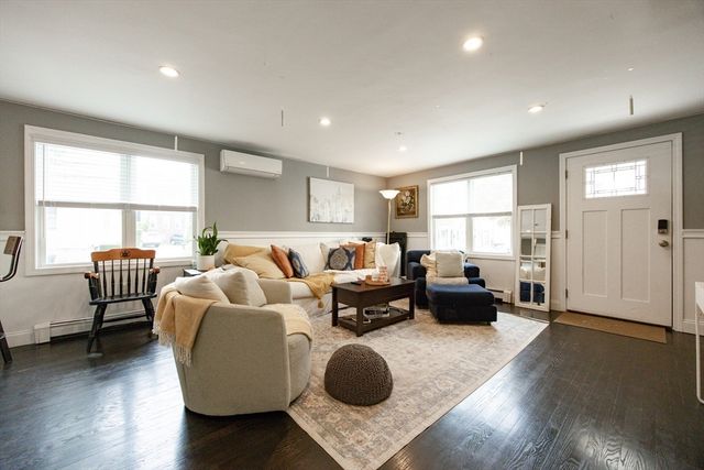 212 W 6th St 212, Boston, MA 02127