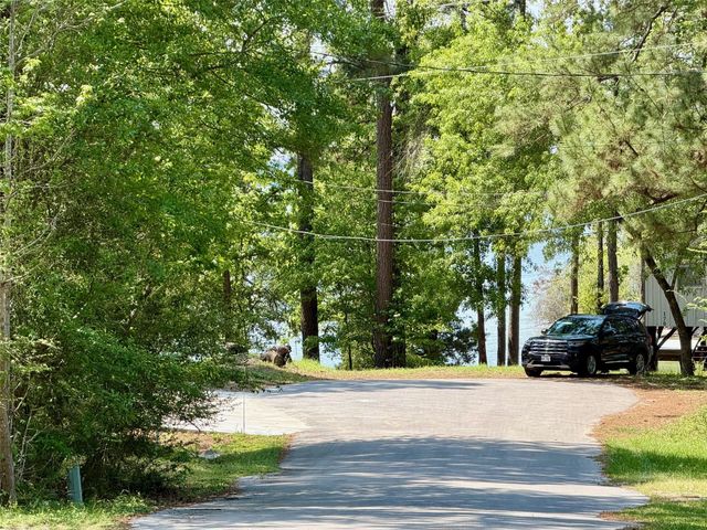 123 Sea Gull Drive, Livingston, TX 77351