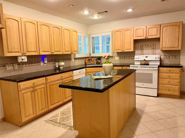 123 Sea Gull Drive, Livingston, TX 77351