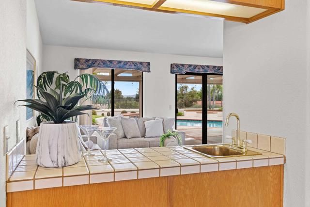 1560 Mandeville Place, Escondido, CA 92029