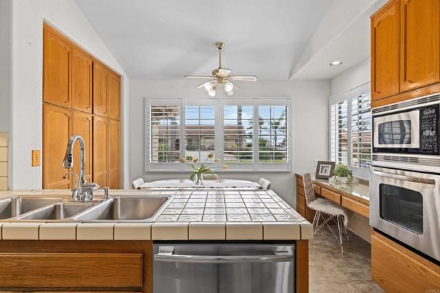 1560 Mandeville Place, Escondido, CA 92029