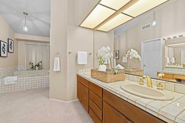 1560 Mandeville Place, Escondido, CA 92029