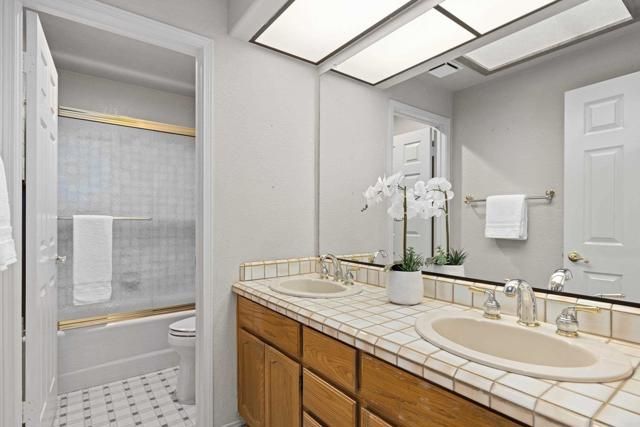 1560 Mandeville Place, Escondido, CA 92029