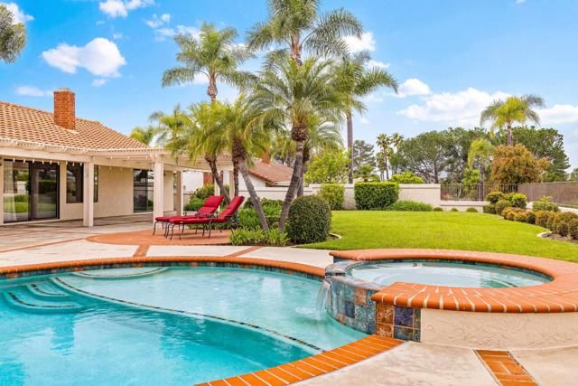 1560 Mandeville Place, Escondido, CA 92029