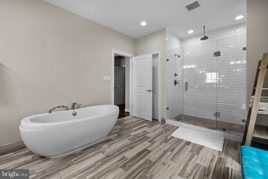 Image 23 of property listing at 311 STRUMMER LN, Gaithersburg, MD 20878