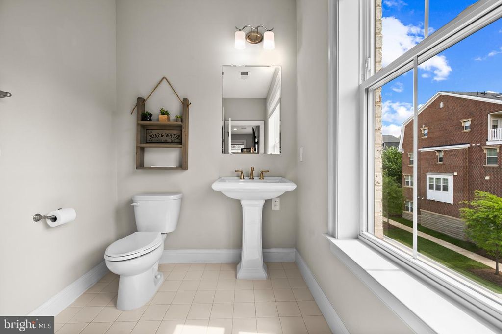 Image 39 of property listing at 311 STRUMMER LN, Gaithersburg, MD 20878