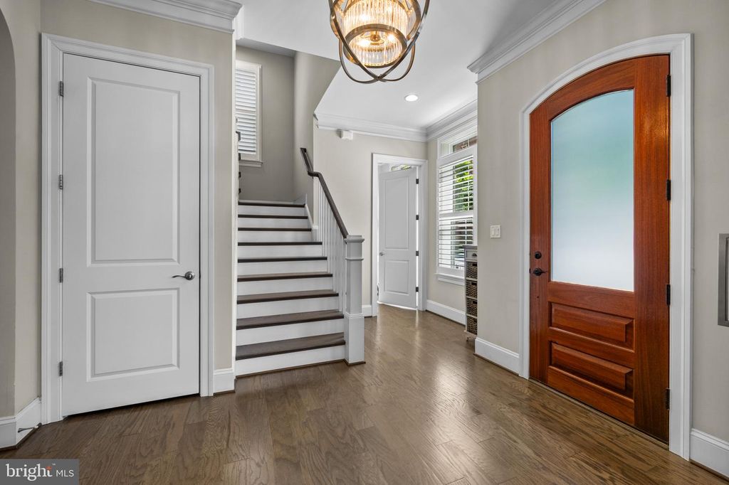 Image 5 of property listing at 311 STRUMMER LN, Gaithersburg, MD 20878