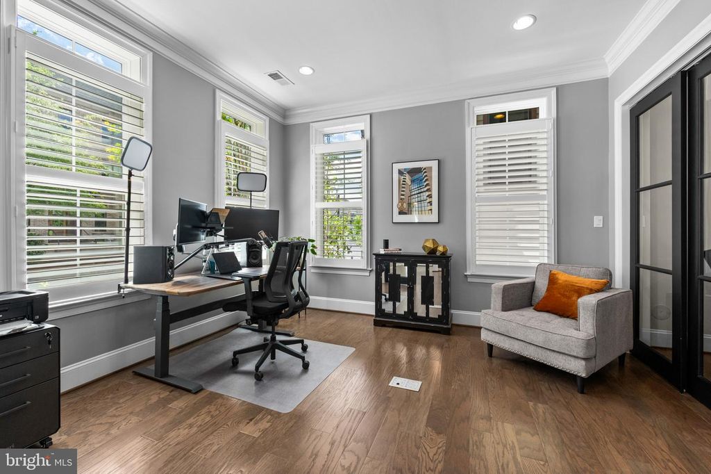 Image 7 of property listing at 311 STRUMMER LN, Gaithersburg, MD 20878