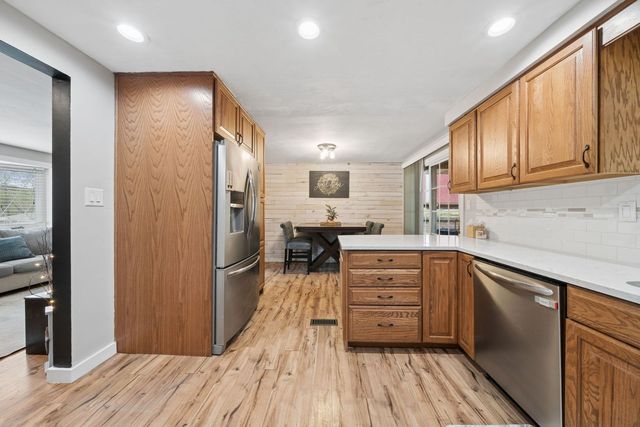 447 Saratoga Dr, Pleasant Hills, PA 15236