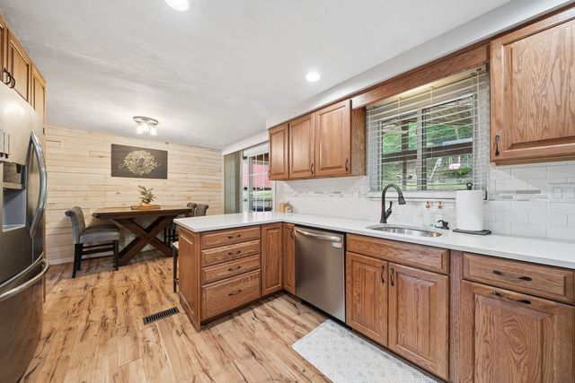 447 Saratoga Dr, Pleasant Hills, PA 15236