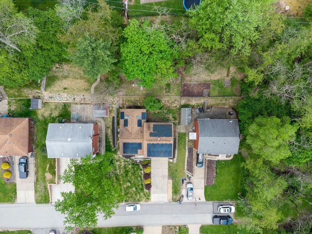 447 Saratoga Dr, Pleasant Hills, PA 15236